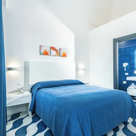 Azzurra 4*