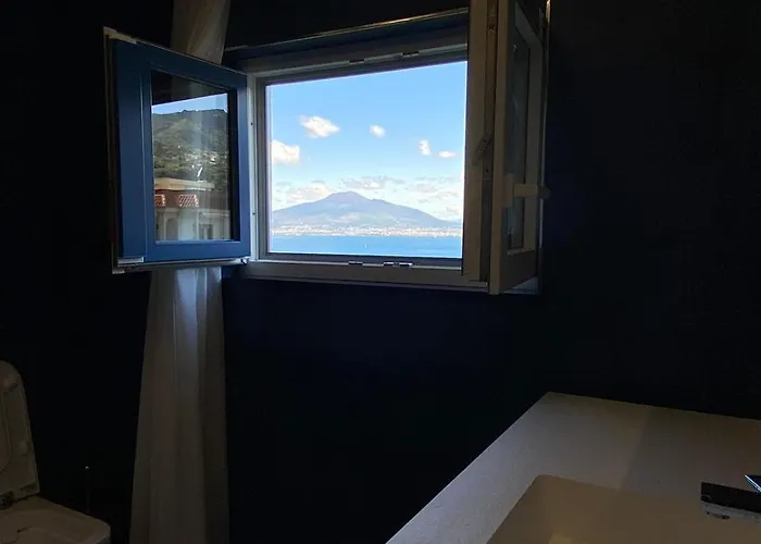 Azzurra بيت ضيافة فيكو إيكوينس