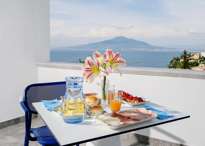 Azzurra بيت ضيافة فيكو إيكوينس