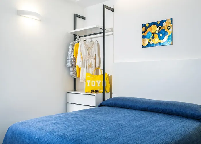 Azzurra بيت ضيافة 4*