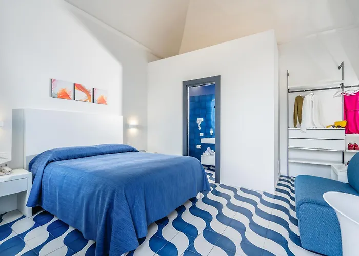 Azzurra 4*