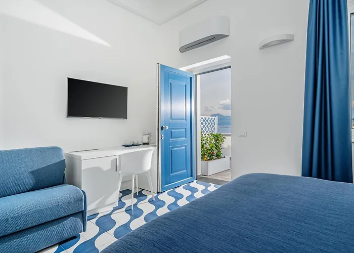 Azzurra 4*