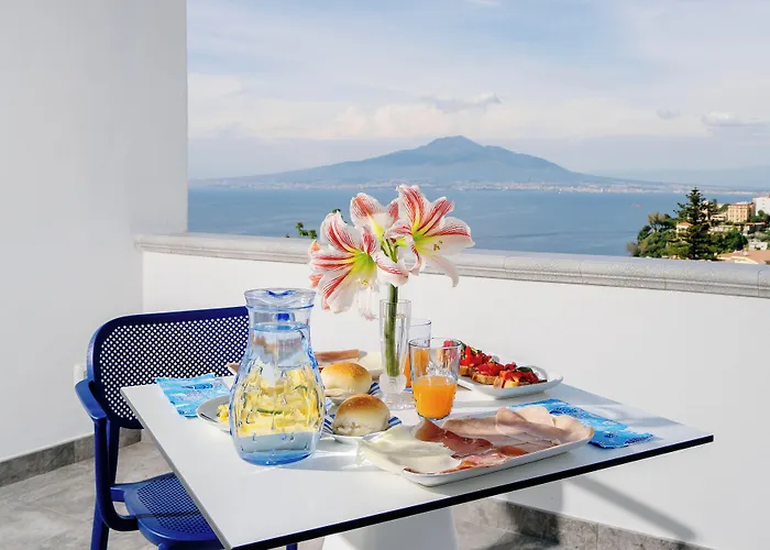 Azzurra بيت ضيافة فيكو إيكوينس