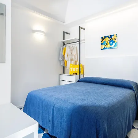 Azzurra 4*
