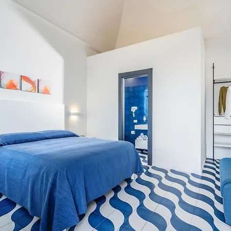 Azzurra 4*