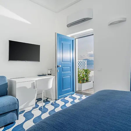 Azzurra 4*